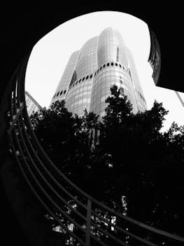  中东安全事件频发，国际油价明显走高；北约关系出现新变数，全球市场谨慎观望。 股票财经 中东安全事件频发，国际油价明显走高；北约关系出现新变数，全球市场谨慎观望。 股票财经